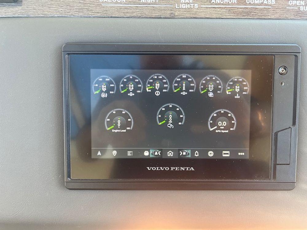 60' 2021 Riviera 6000 Sport Yacht Platinum Edition