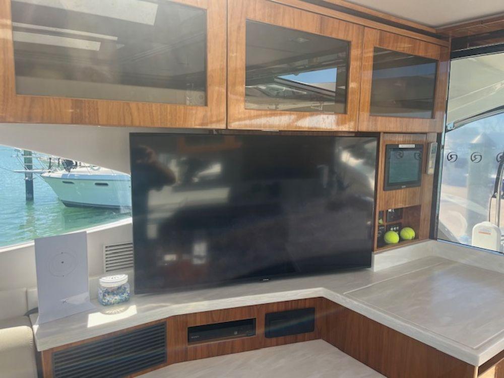 60' 2021 Riviera 6000 Sport Yacht Platinum Edition