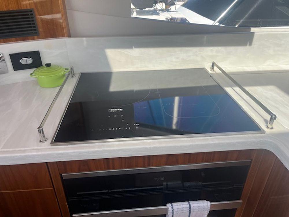 60' 2021 Riviera 6000 Sport Yacht Platinum Edition