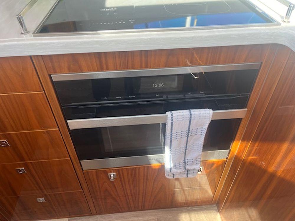 60' 2021 Riviera 6000 Sport Yacht Platinum Edition