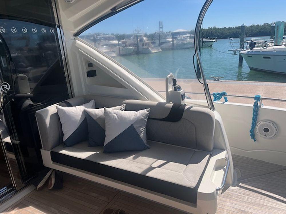 60' 2021 Riviera 6000 Sport Yacht Platinum Edition