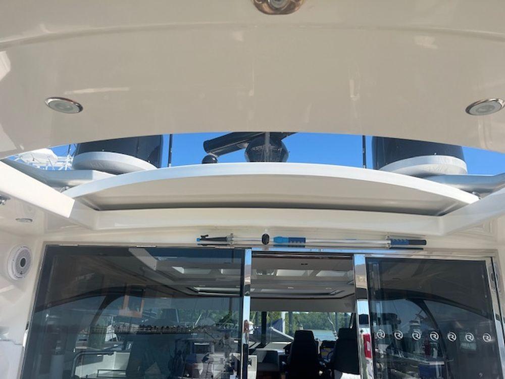 60' 2021 Riviera 6000 Sport Yacht Platinum Edition