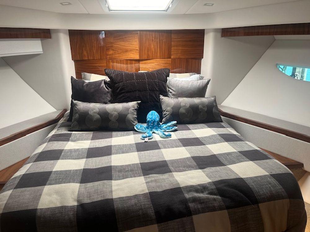 60' 2021 Riviera 6000 Sport Yacht Platinum Edition