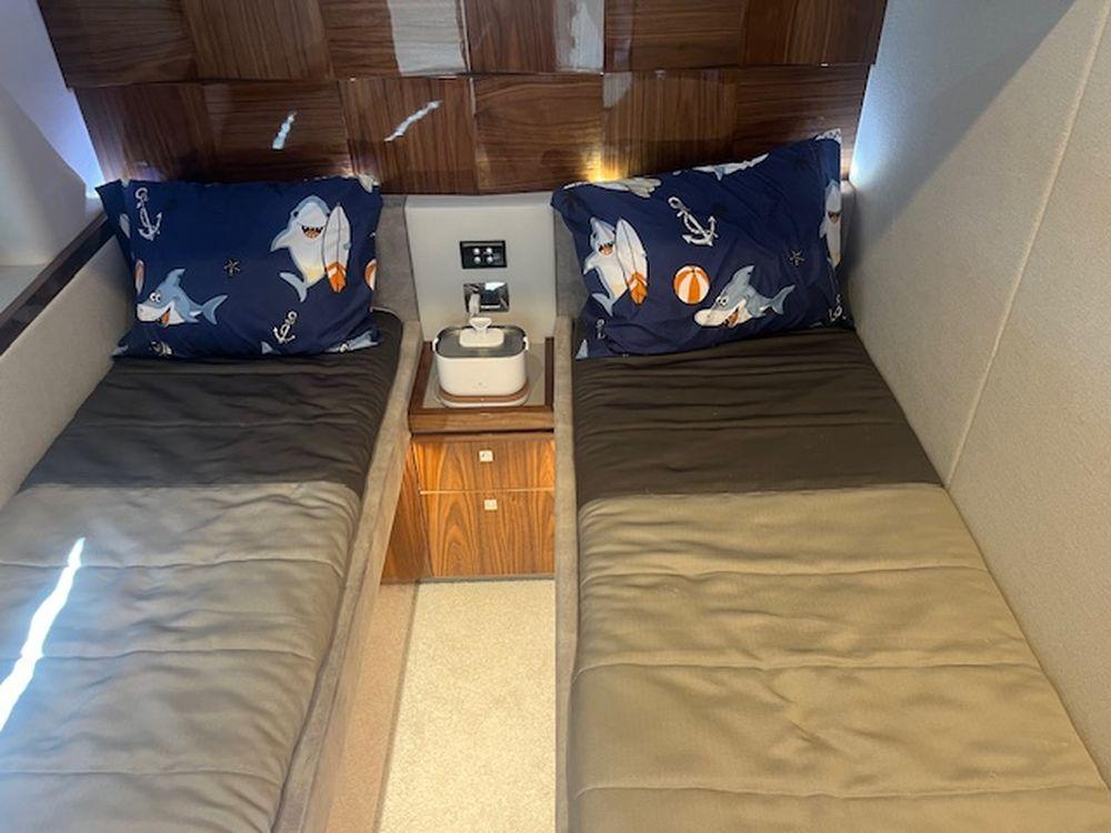 60' 2021 Riviera 6000 Sport Yacht Platinum Edition