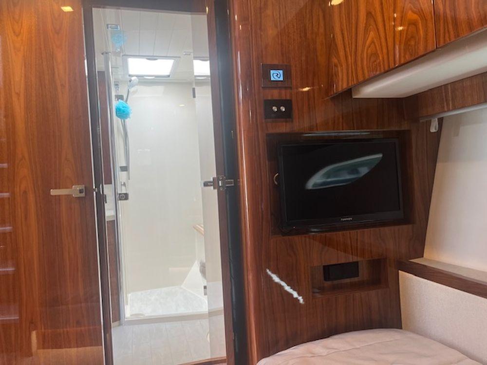 60' 2021 Riviera 6000 Sport Yacht Platinum Edition
