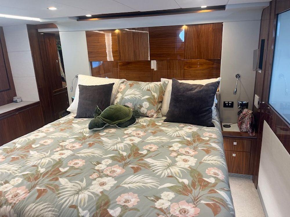 60' 2021 Riviera 6000 Sport Yacht Platinum Edition