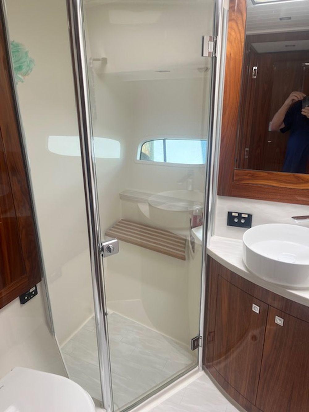 60' 2021 Riviera 6000 Sport Yacht Platinum Edition