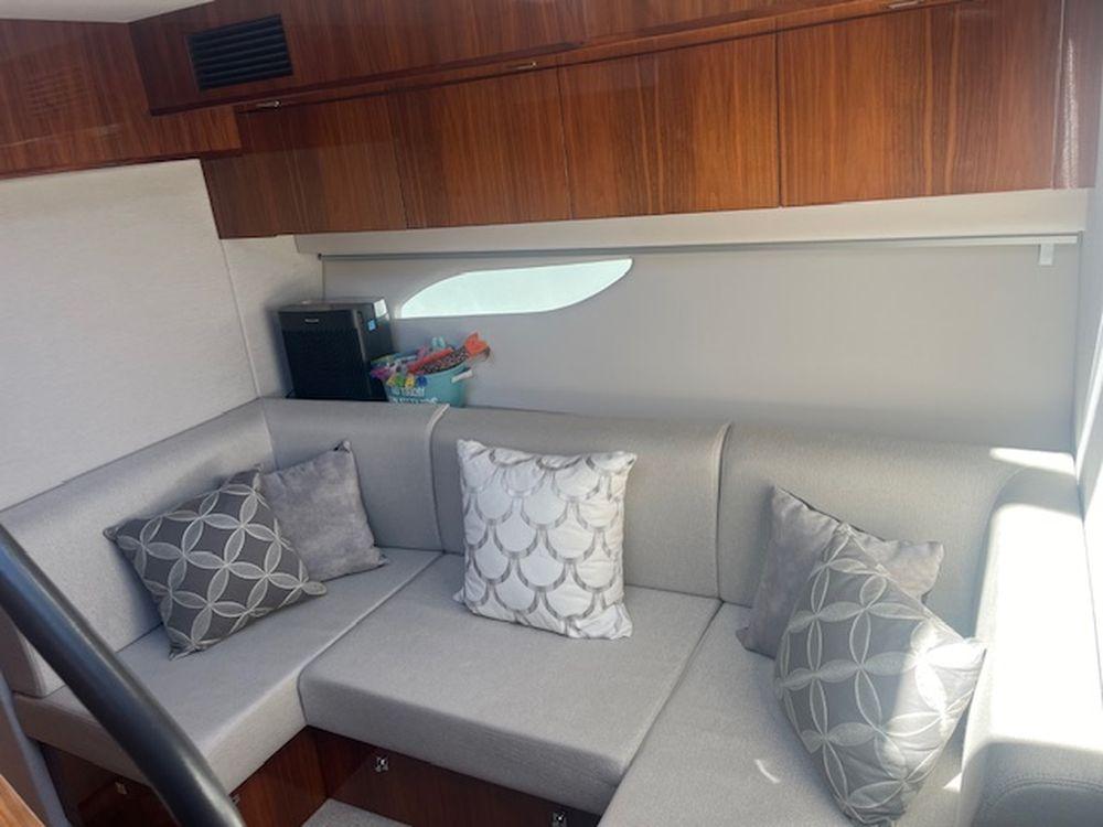 60' 2021 Riviera 6000 Sport Yacht Platinum Edition