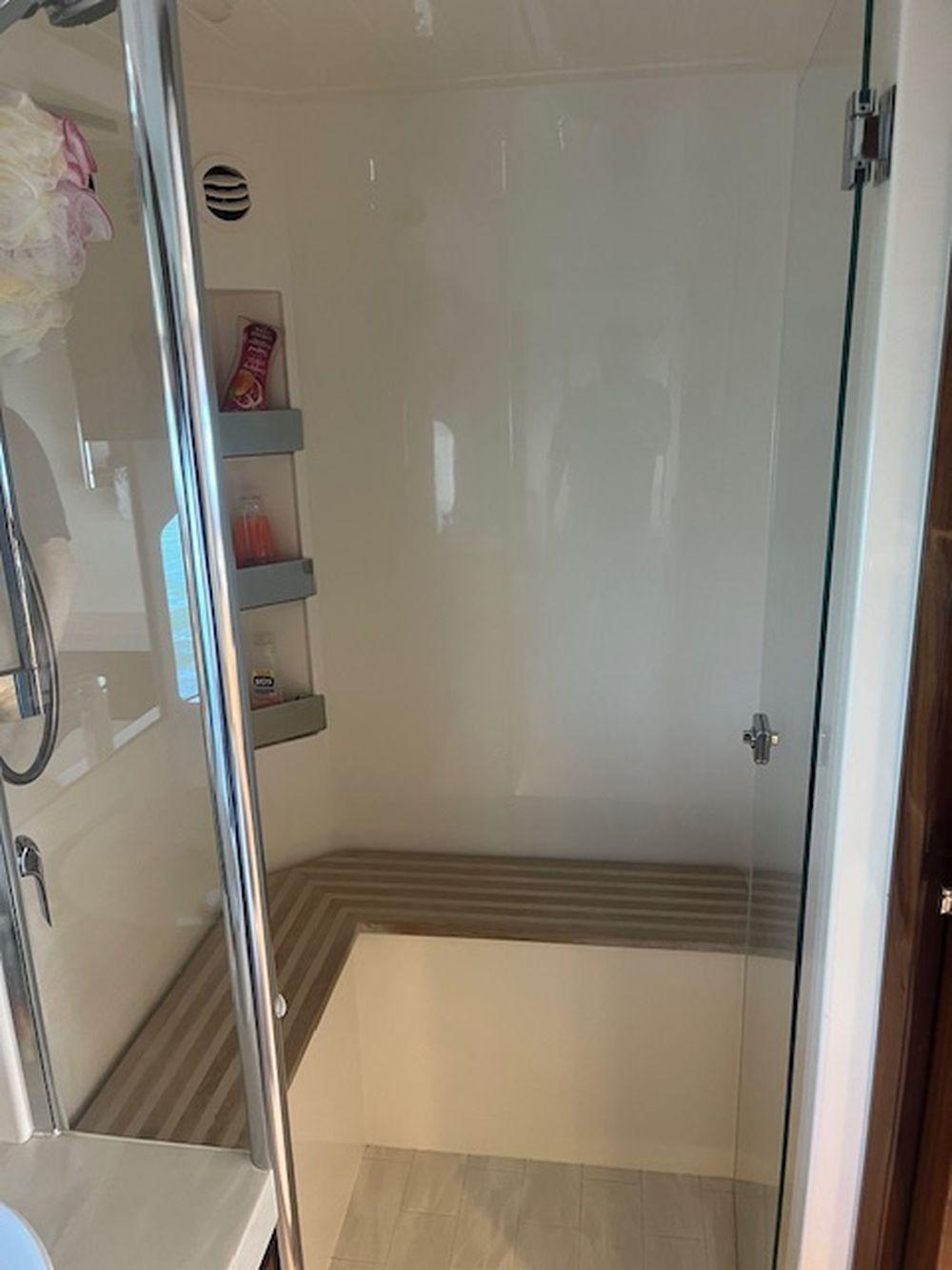 60' 2021 Riviera 6000 Sport Yacht Platinum Edition