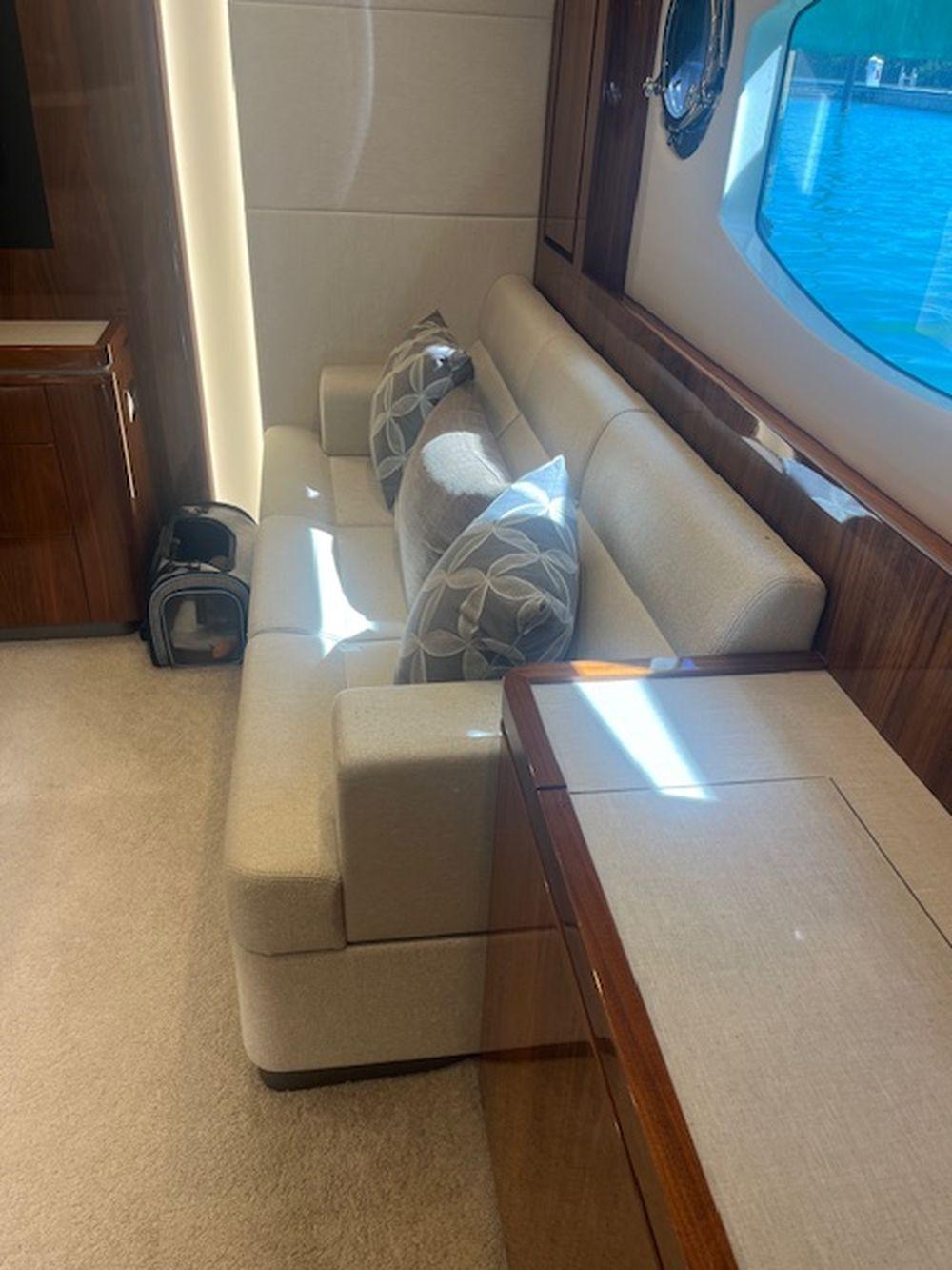 60' 2021 Riviera 6000 Sport Yacht Platinum Edition