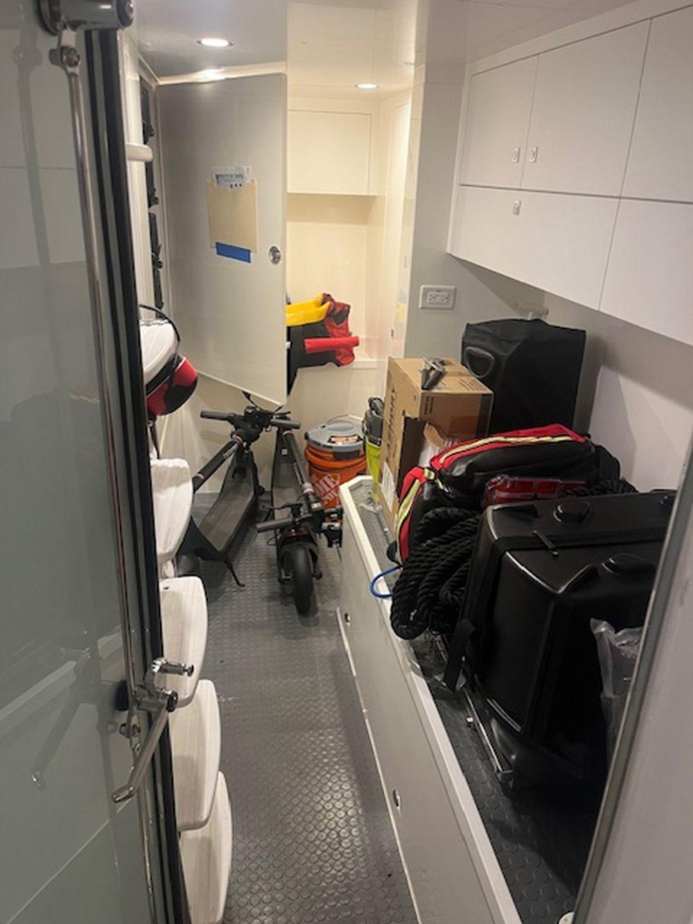 60' 2021 Riviera 6000 Sport Yacht Platinum Edition