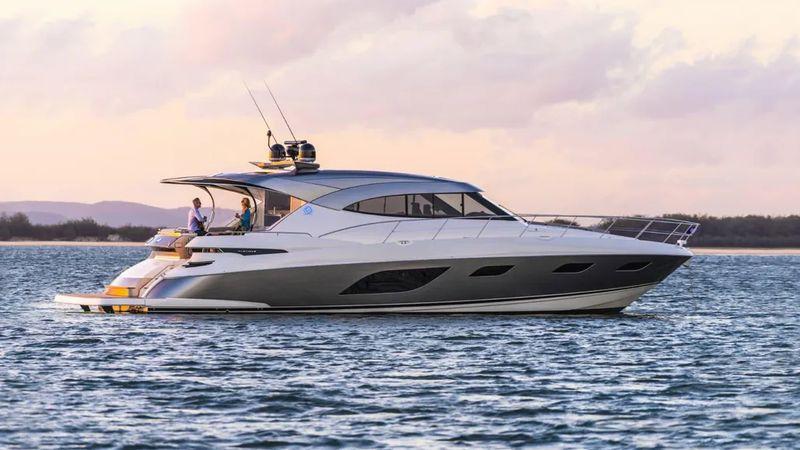 60' 2021 Riviera 6000 Sport Yacht Platinum Edition