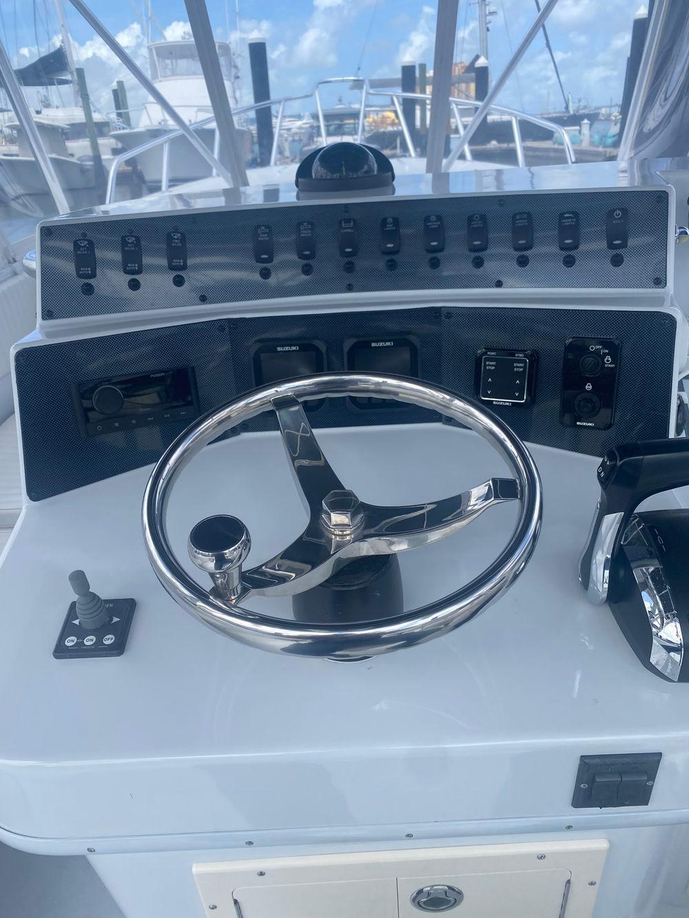 30' 1990 Salt Shaker 300