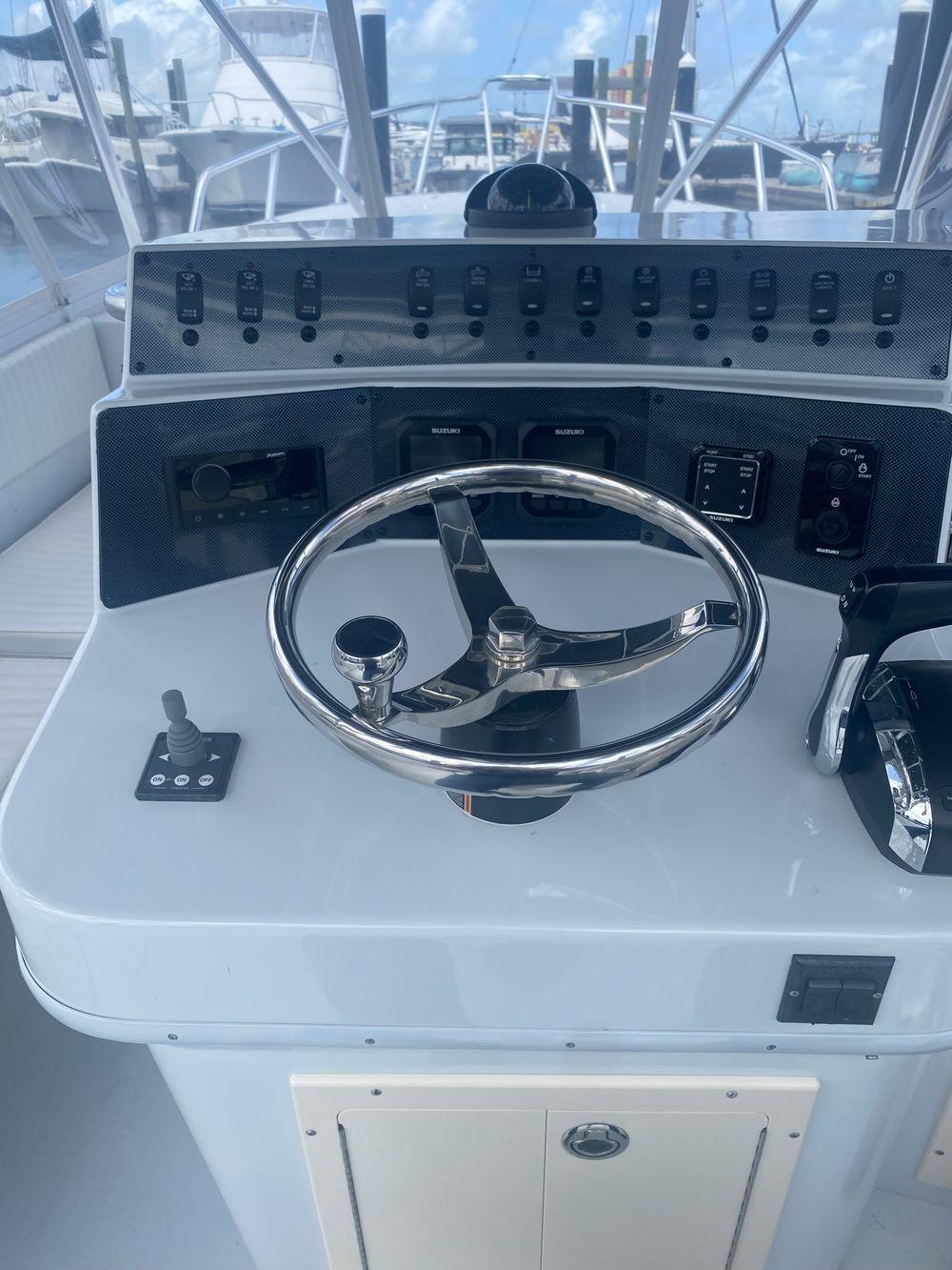 30' 1990 Salt Shaker 300