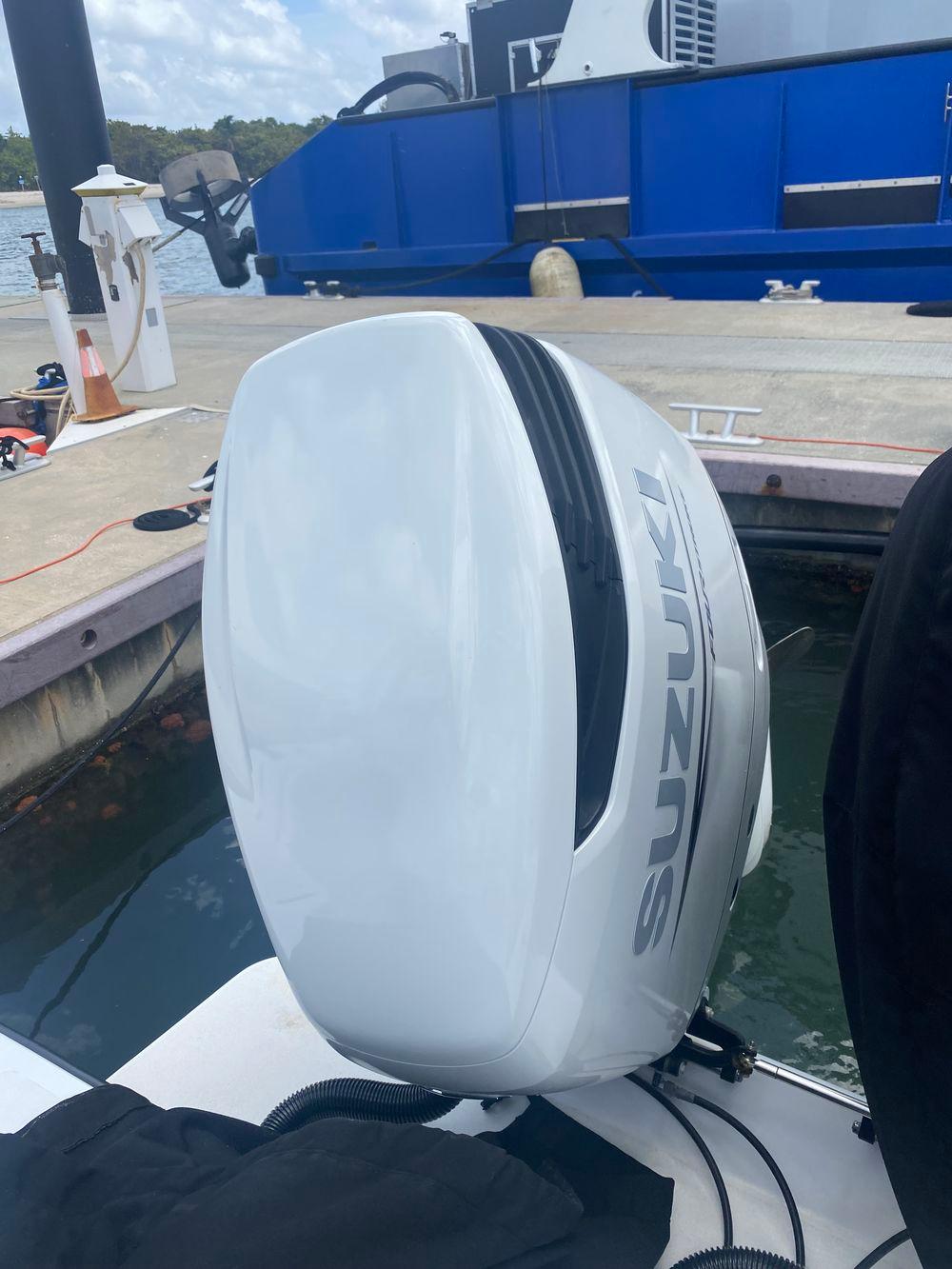 30' 1990 Salt Shaker 300