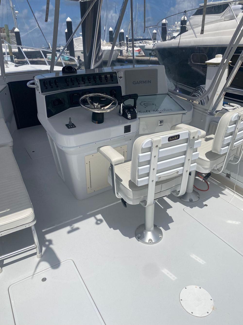 30' 1990 Salt Shaker 300