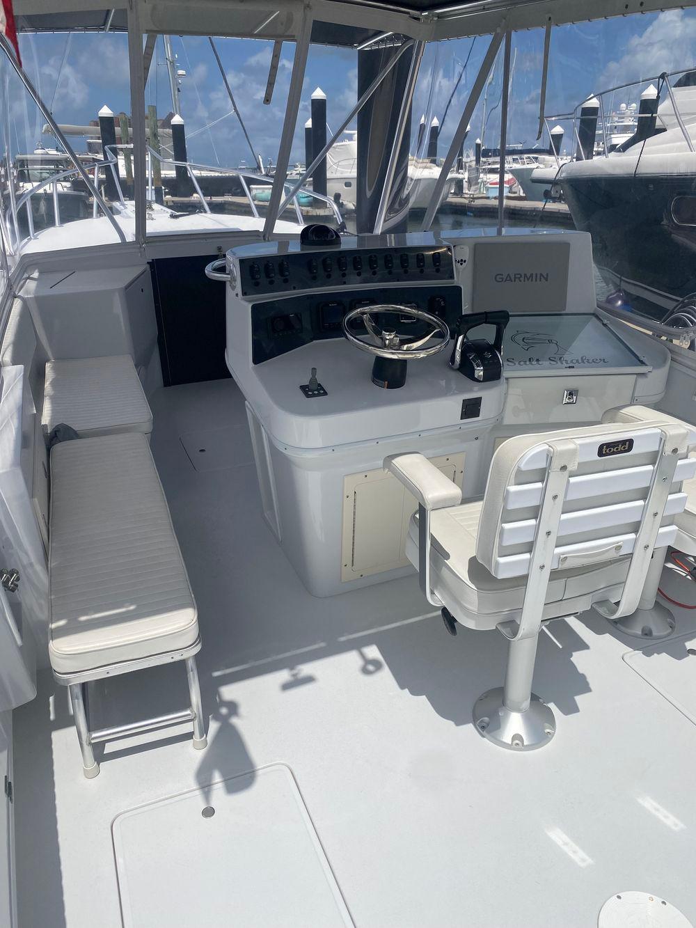 30' 1990 Salt Shaker 300