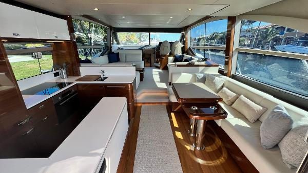 62' 2019 Princess F62