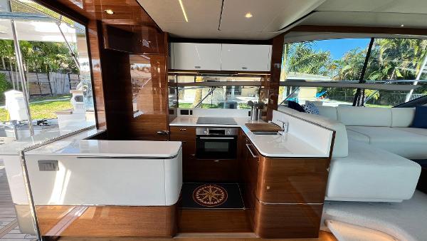 62' 2019 Princess F62