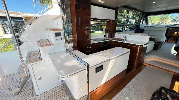62' 2019 Princess F62