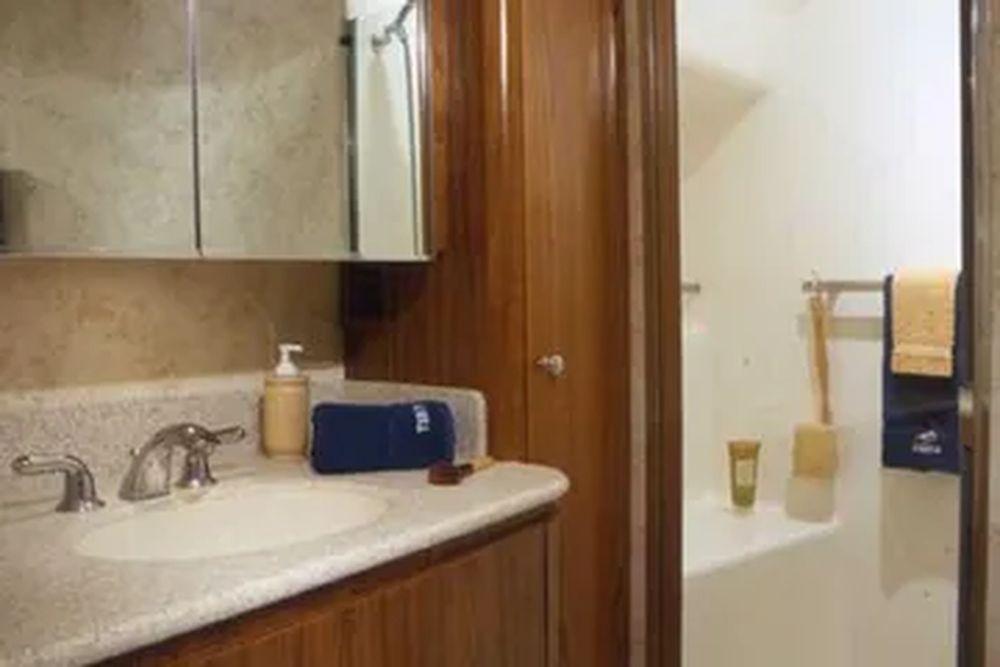 44' 2004 Tiara Yachts 4400 Sovran