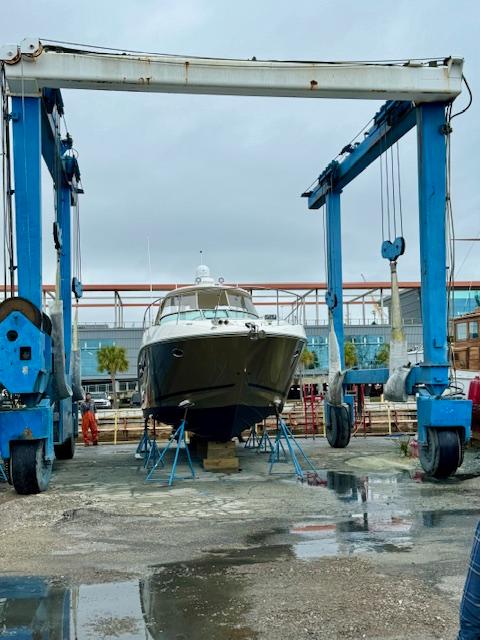 36' 2009 Sea Ray Sundancer 350
