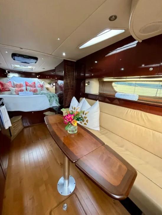 36' 2009 Sea Ray Sundancer 350