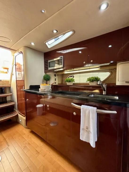 36' 2009 Sea Ray Sundancer 350
