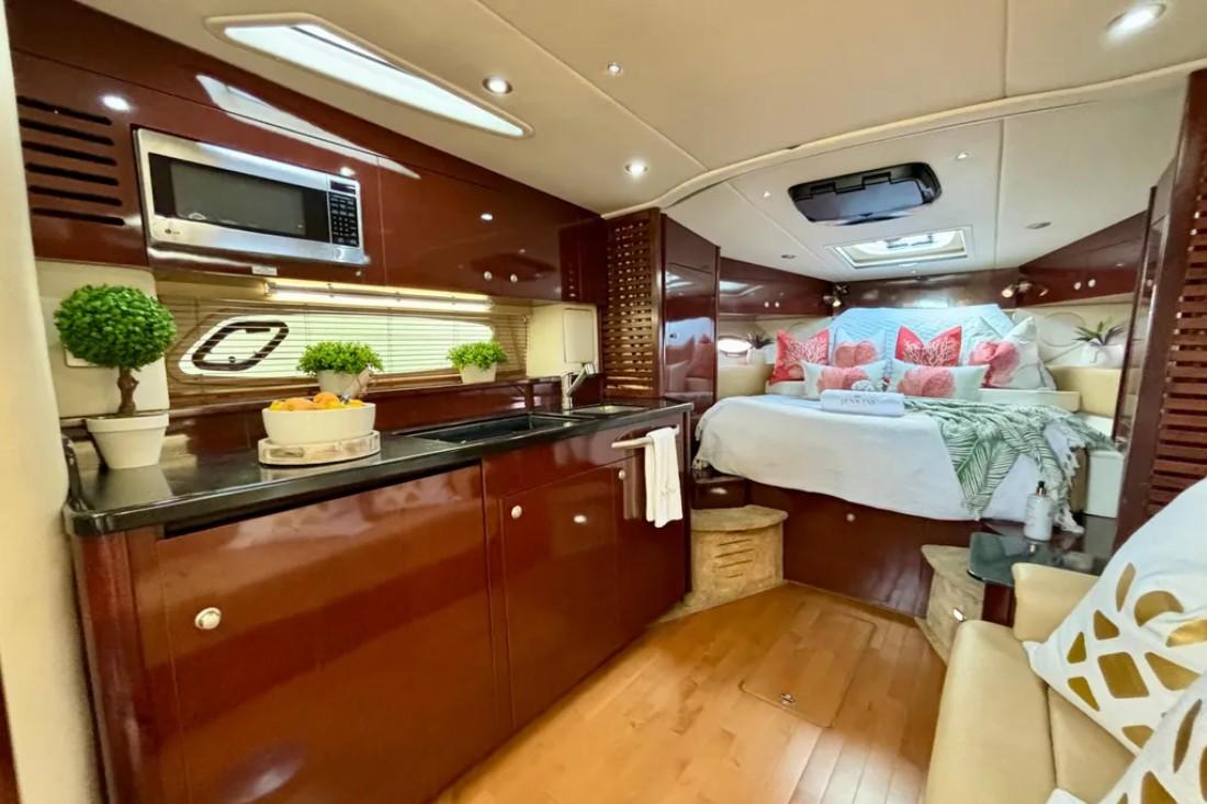 36' 2009 Sea Ray Sundancer 350