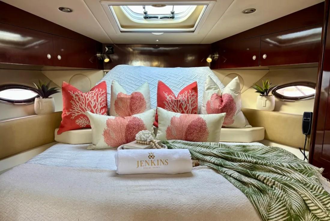 36' 2009 Sea Ray Sundancer 350
