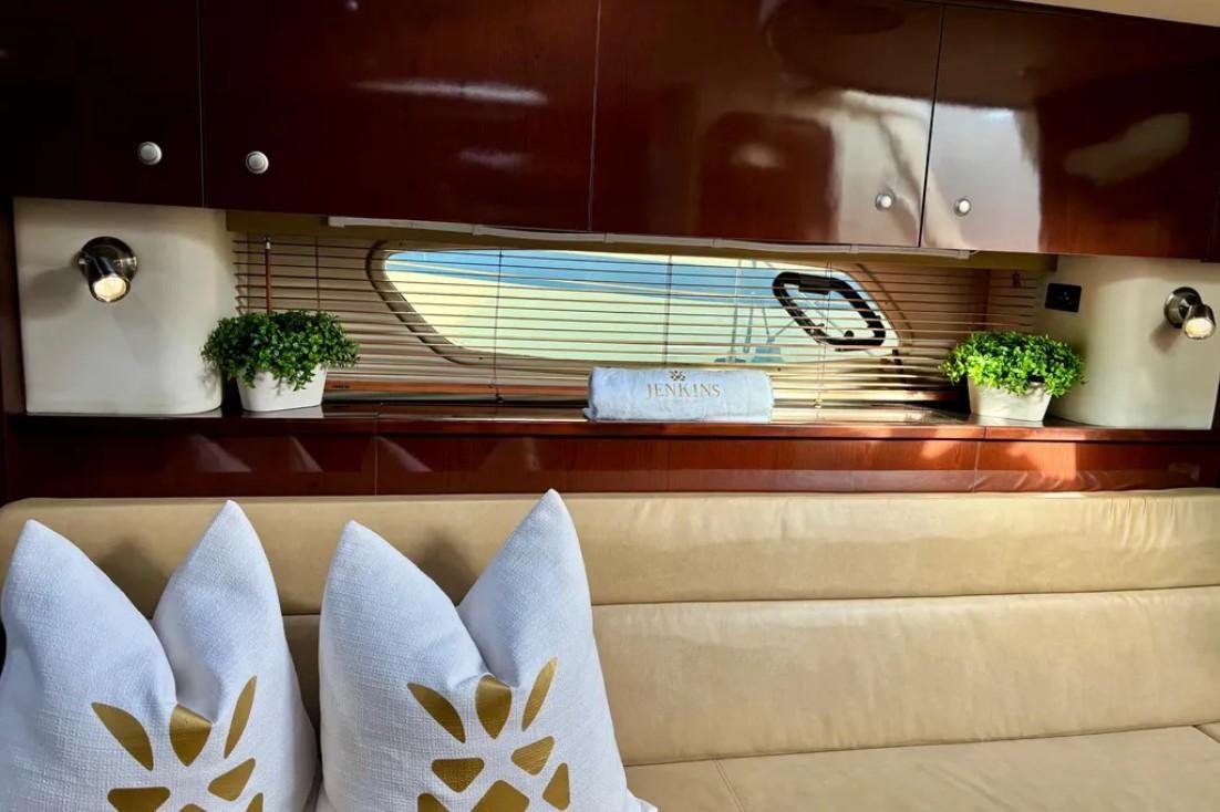 36' 2009 Sea Ray Sundancer 350