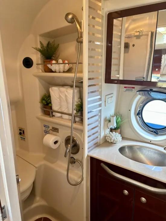 36' 2009 Sea Ray Sundancer 350