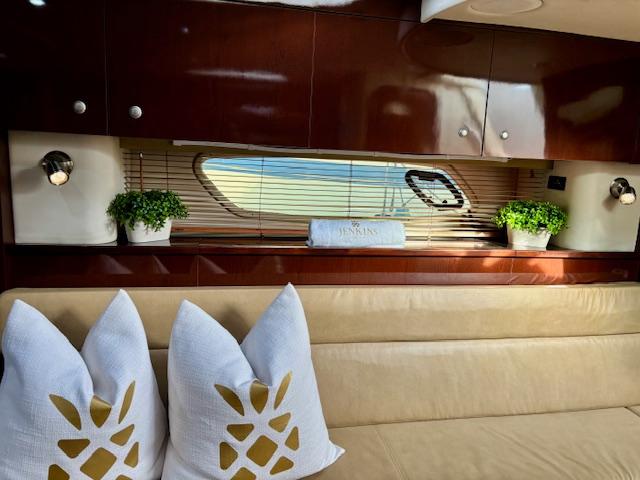 36' 2009 Sea Ray Sundancer 350