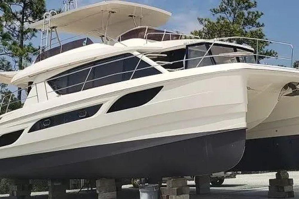 48' 2014 Aquila 48