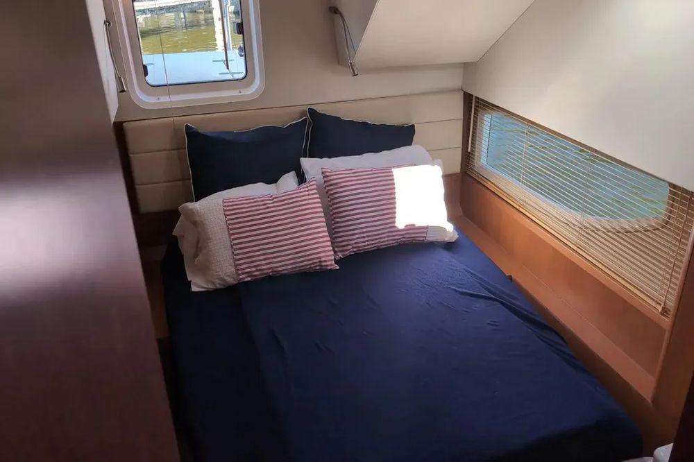 48' 2014 Aquila 48