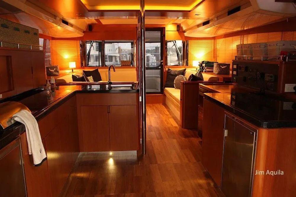 48' 2014 Aquila 48