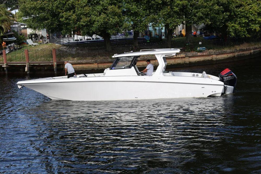 38' 2023 Fountain 38 SCX