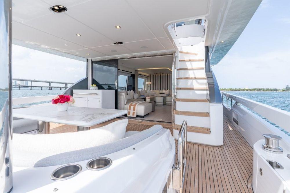 78' 2022 Azimut Fly 78