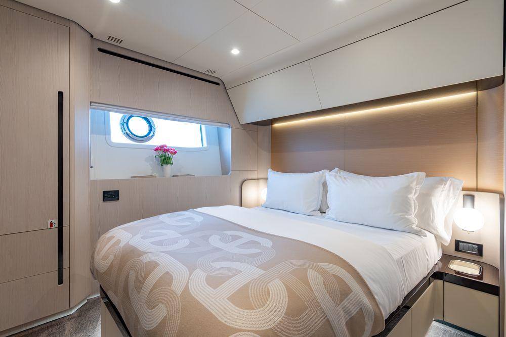 78' 2022 Azimut Fly 78