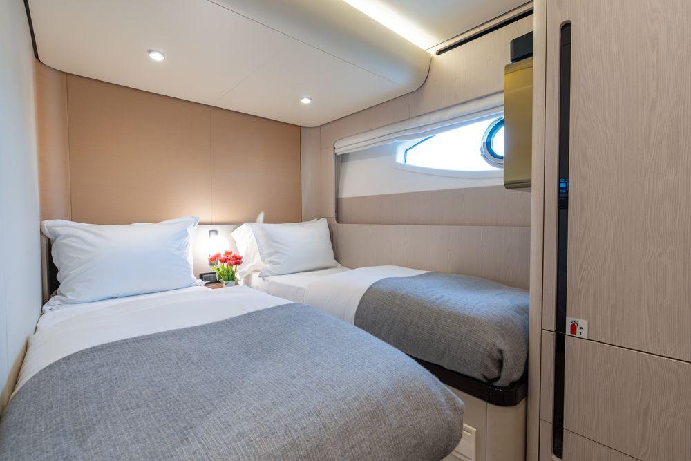 78' 2022 Azimut Fly 78