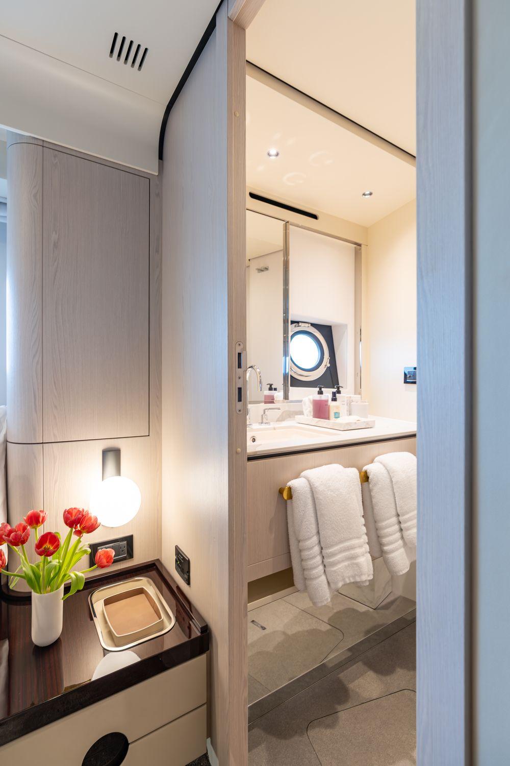 78' 2022 Azimut Fly 78