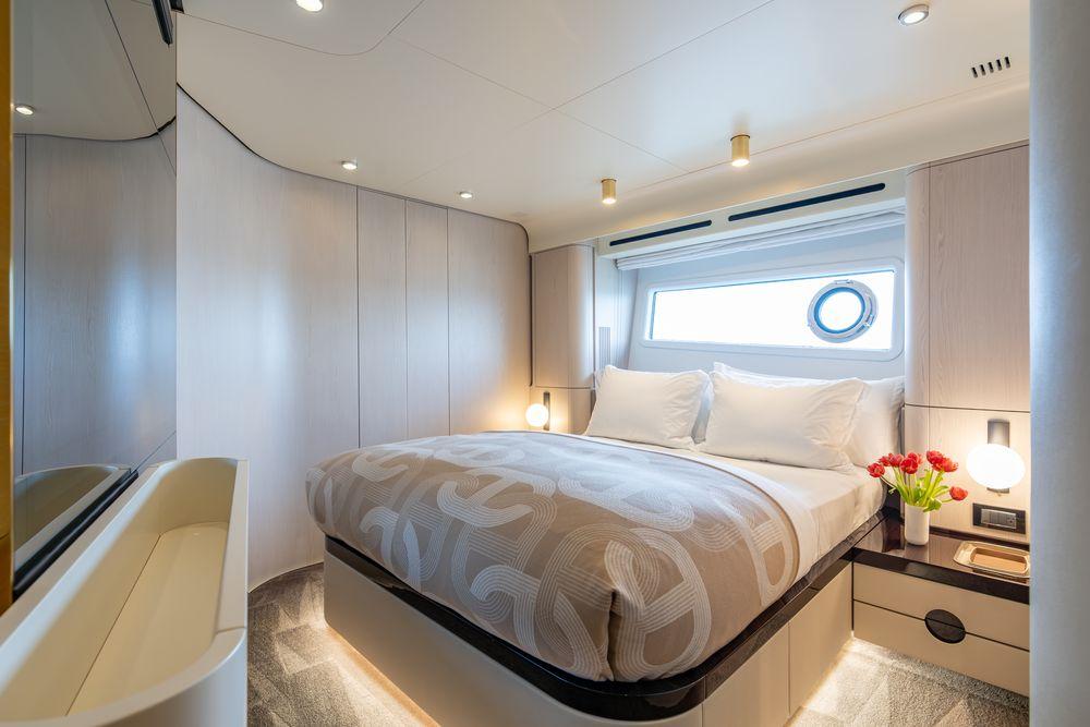 78' 2022 Azimut Fly 78