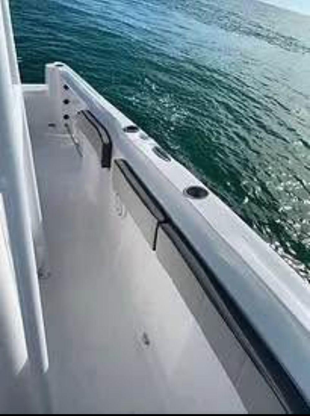 25' 2022 Aquasport 2500 Center Console