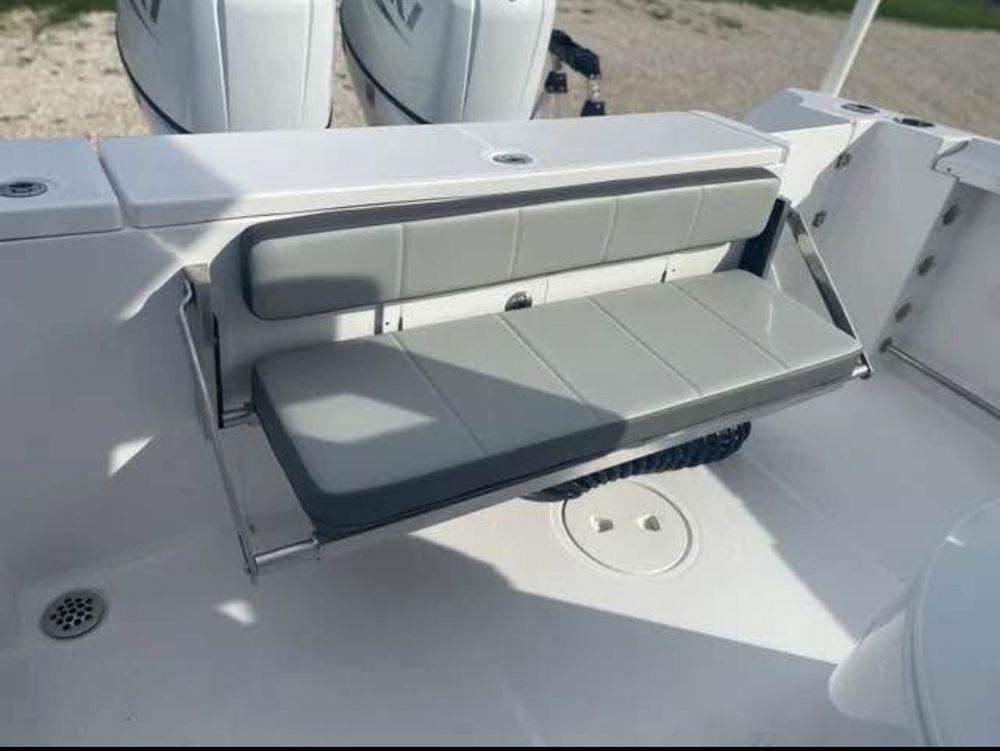 25' 2022 Aquasport 2500 Center Console