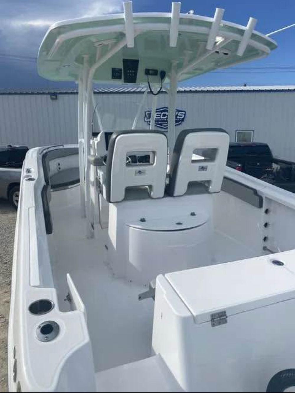 25' 2022 Aquasport 2500 Center Console