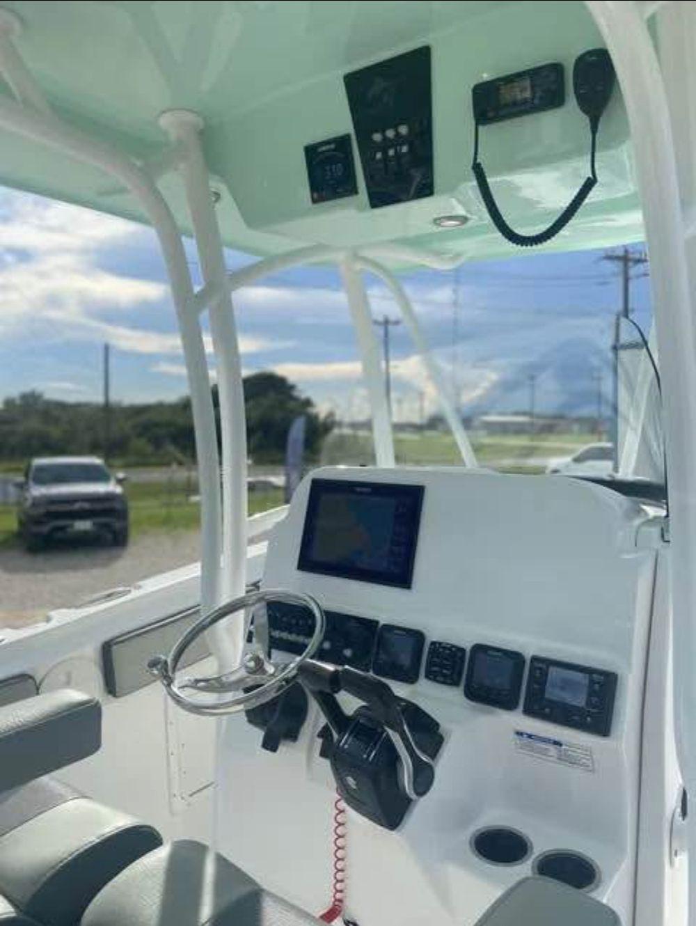 25' 2022 Aquasport 2500 Center Console