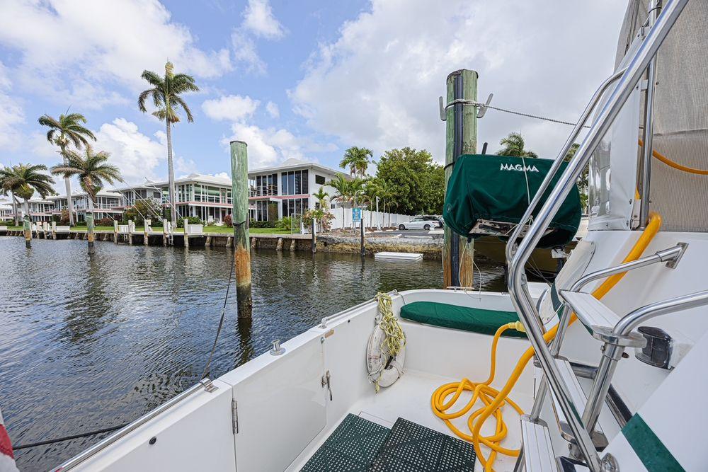 45' 1994 Tollycraft 45 Cockpit Motor Yacht