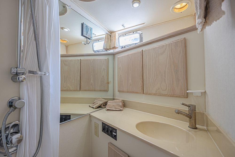 45' 1994 Tollycraft 45 Cockpit Motor Yacht