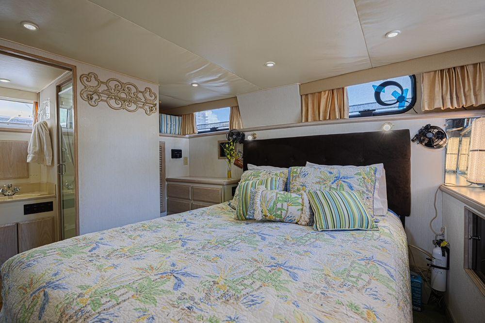 45' 1994 Tollycraft 45 Cockpit Motor Yacht