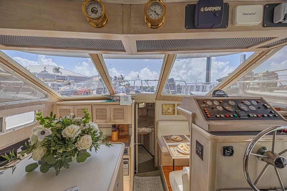 45' 1994 Tollycraft 45 Cockpit Motor Yacht